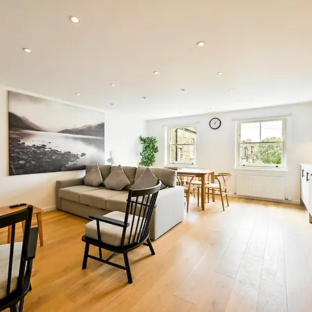 Modern 2 Bedroom Apartment